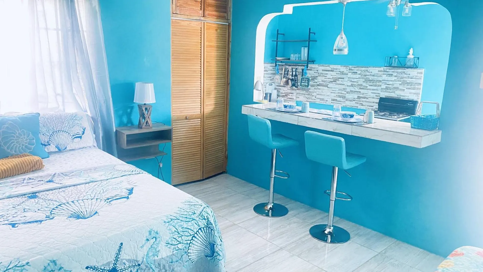 Yanceylargo Estate - Newly Built Modern 1 Bedroom Suite Villa モンテゴ・ベイ