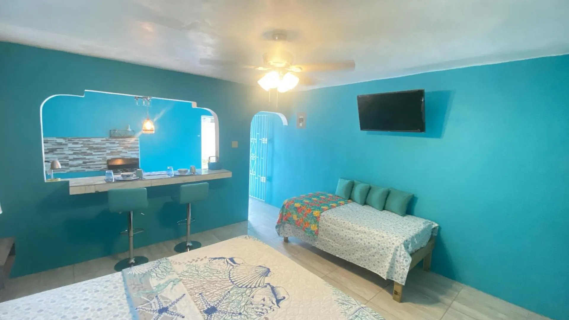 Yanceylargo Estate - Newly Built Modern 1 Bedroom Suite Villa モンテゴ・ベイ